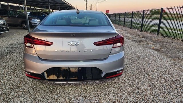 2020 Hyundai Elantra - Image 8 of 21