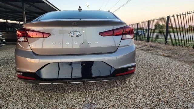 2020 Hyundai Elantra - Image 10 of 21