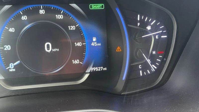2020 Hyundai Santa Fe - Image 8 of 12