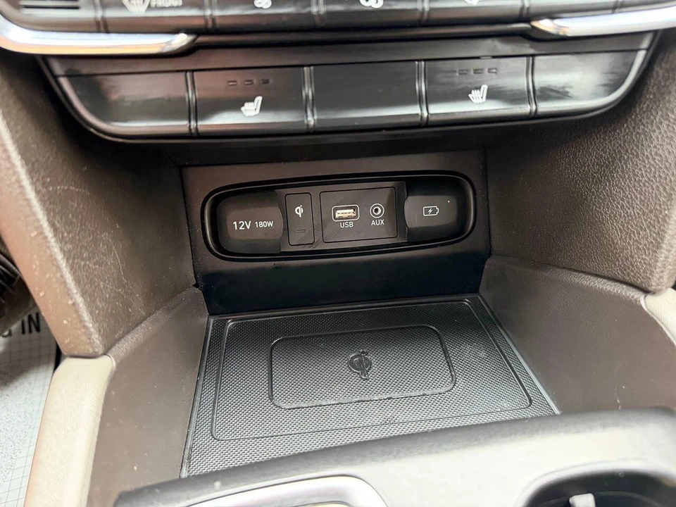 2020 Hyundai Santa Fe - Image 10 of 25