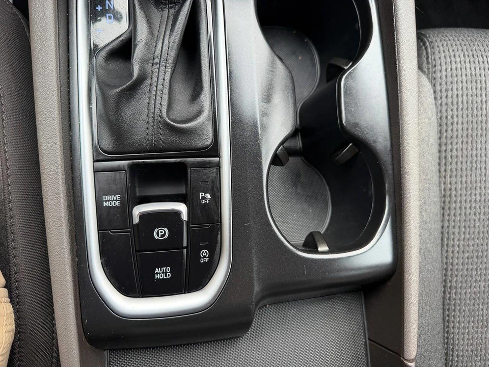 2020 Hyundai Santa Fe - Image 11 of 25