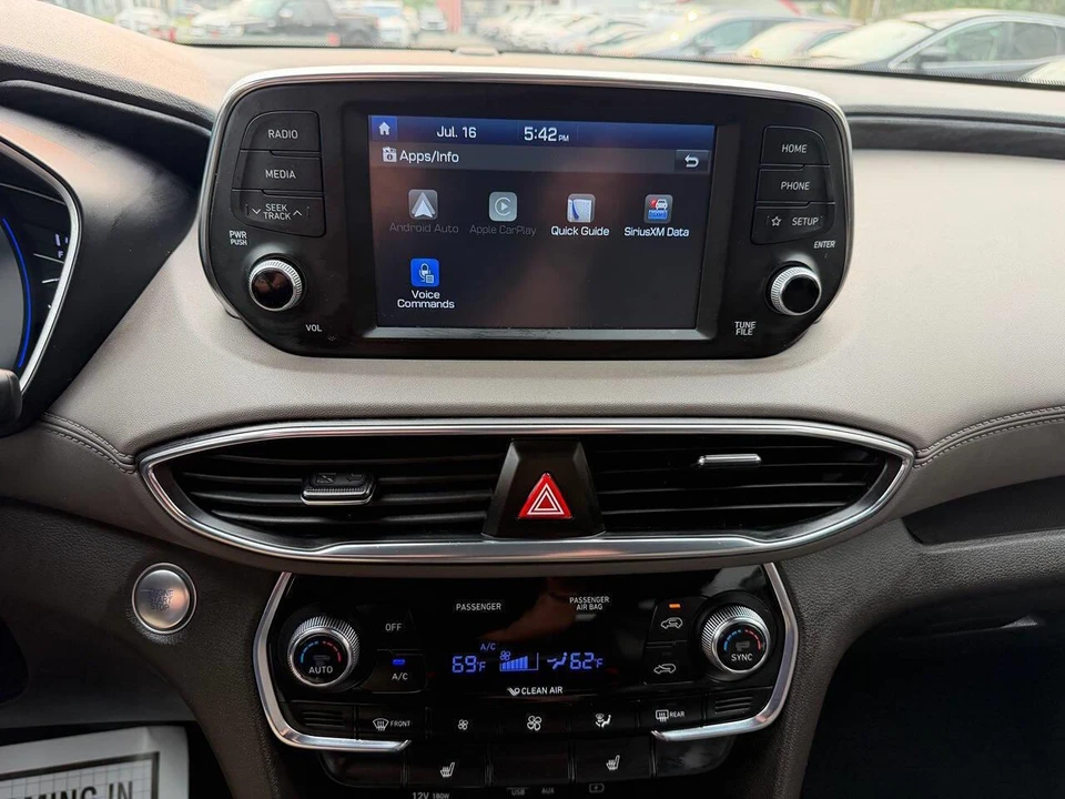 2020 Hyundai Santa Fe - Image 8 of 25