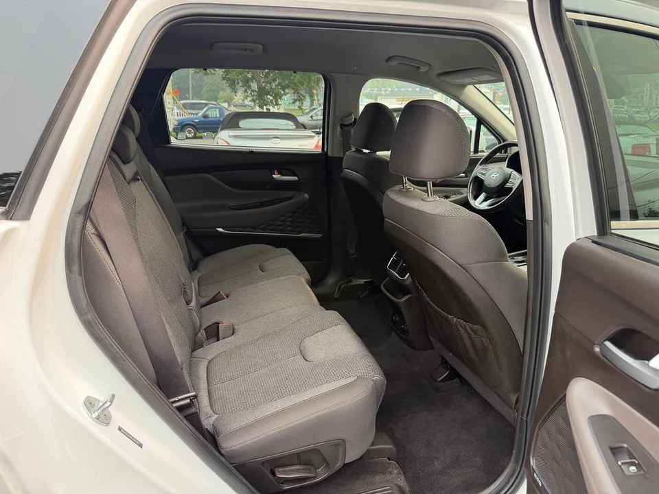2020 Hyundai Santa Fe - Image 18 of 25