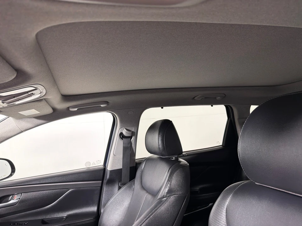 2020 Hyundai Santa Fe - Image 14 of 21