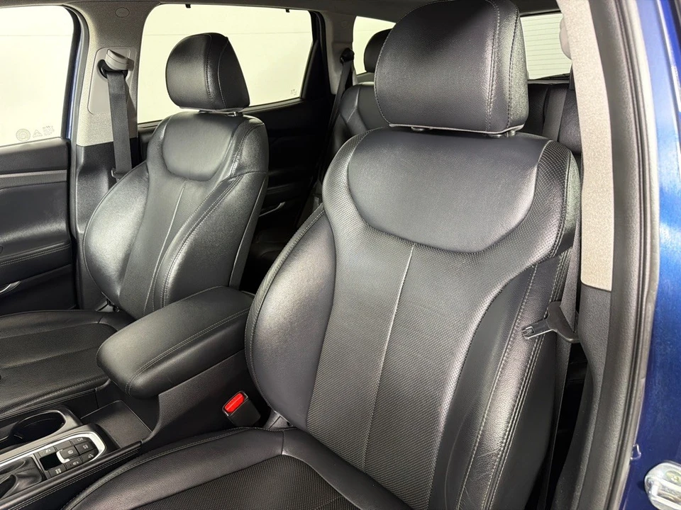 2020 Hyundai Santa Fe - Image 13 of 21