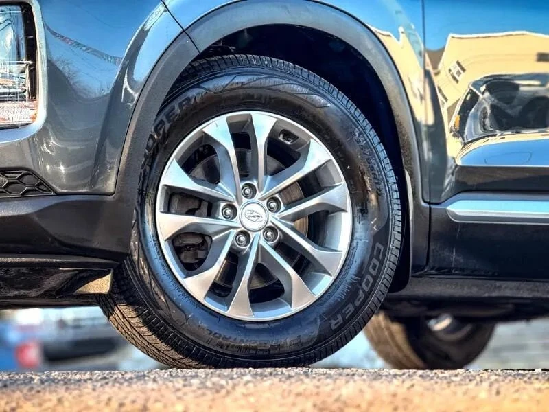2020 Hyundai Santa Fe - Image 9 of 12