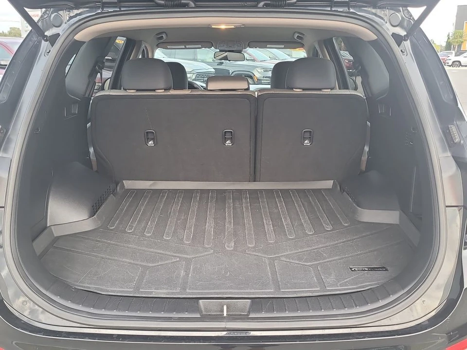 2020 Hyundai Santa Fe - Image 7 of 12