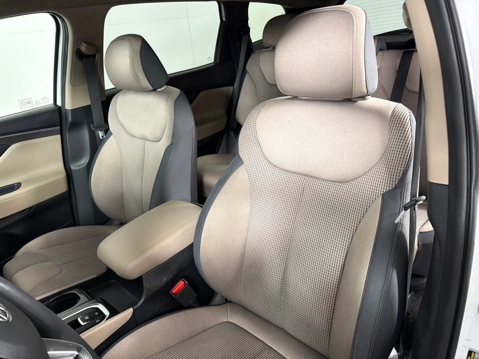2020 Hyundai Santa Fe - Image 10 of 12