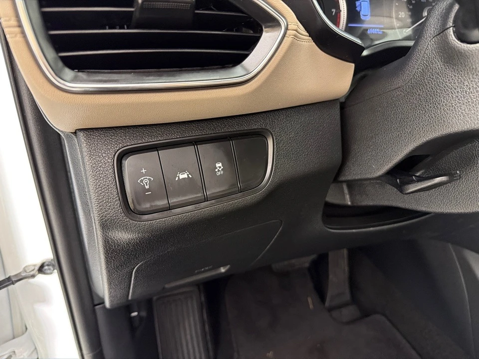 2020 Hyundai Santa Fe - Image 11 of 12