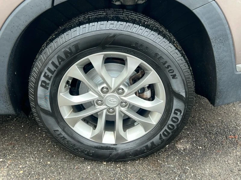 2020 Hyundai Santa Fe - Image 11 of 12