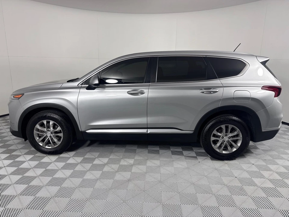 2020 Hyundai Santa Fe - Image 9 of 12