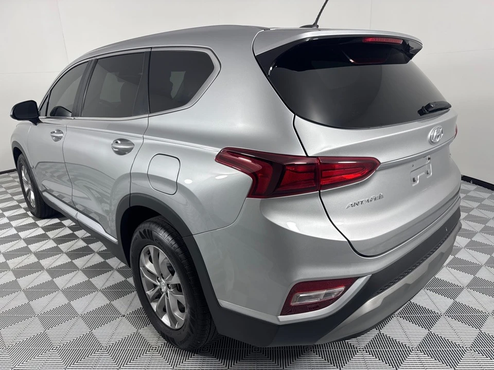 2020 Hyundai Santa Fe - Image 8 of 12