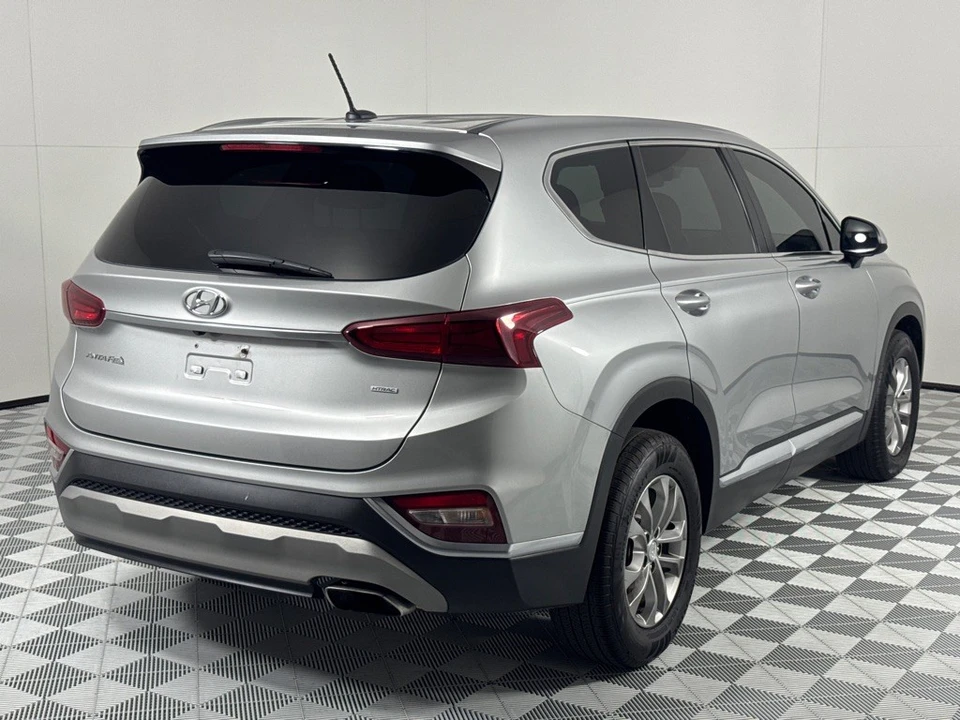 2020 Hyundai Santa Fe - Image 5 of 12