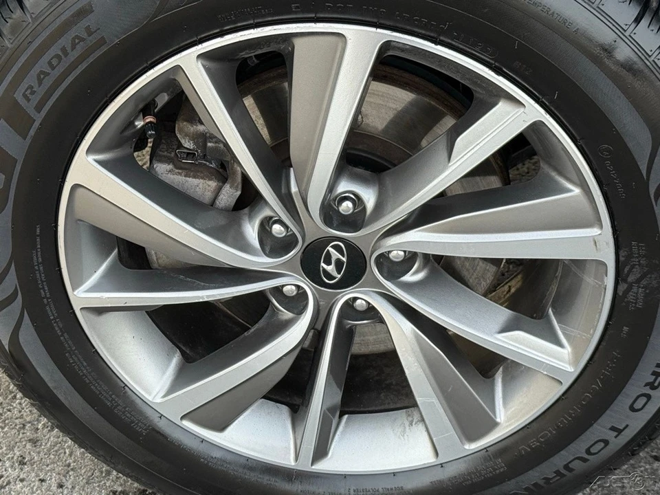 2020 Hyundai Santa Fe - Image 10 of 12