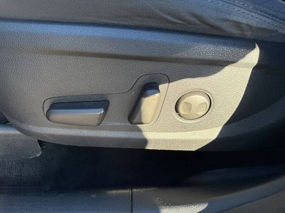 2020 Hyundai Santa Fe - Image 10 of 12