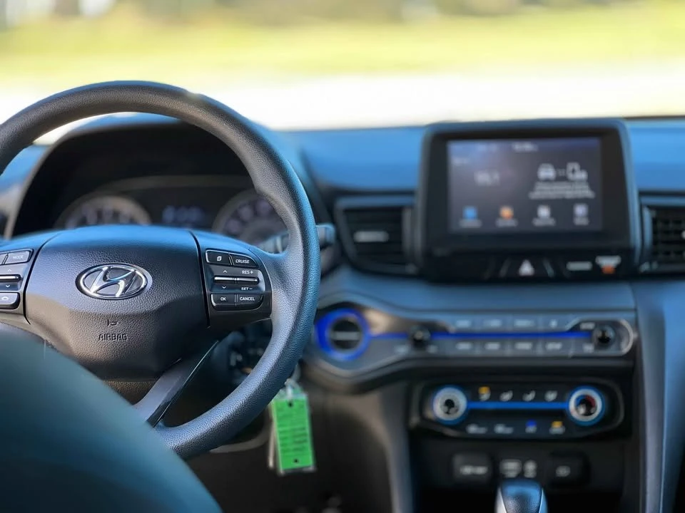 2020 Hyundai Veloster - Image 2 of 3