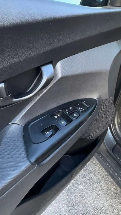 2020 Hyundai Veloster - Image 12 of 14