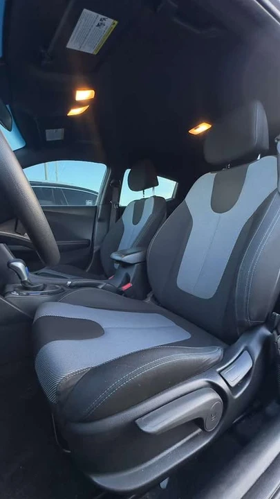 2020 Hyundai Veloster - Image 7 of 14