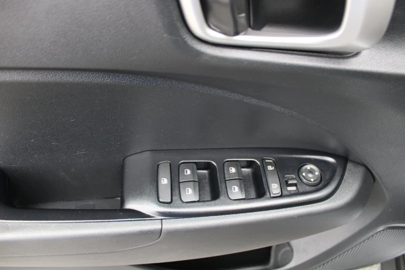 2020 Hyundai Venue - Image 17 of 19