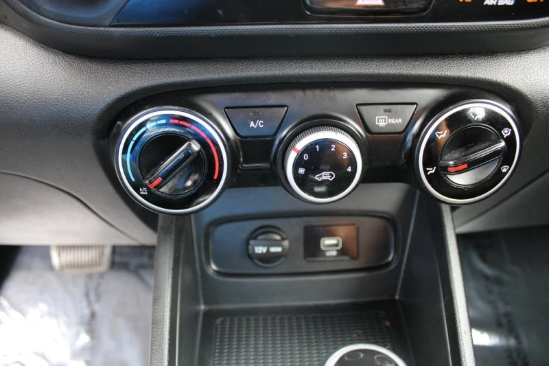 2020 Hyundai Venue - Image 18 of 19