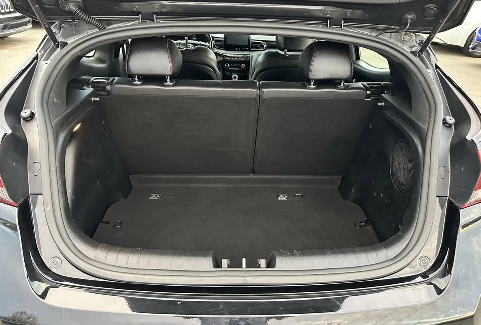 2020 Hyundai Veloster - Image 10 of 18