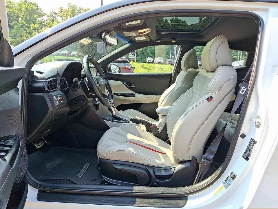 2020 Hyundai Veloster - Image 10 of 12