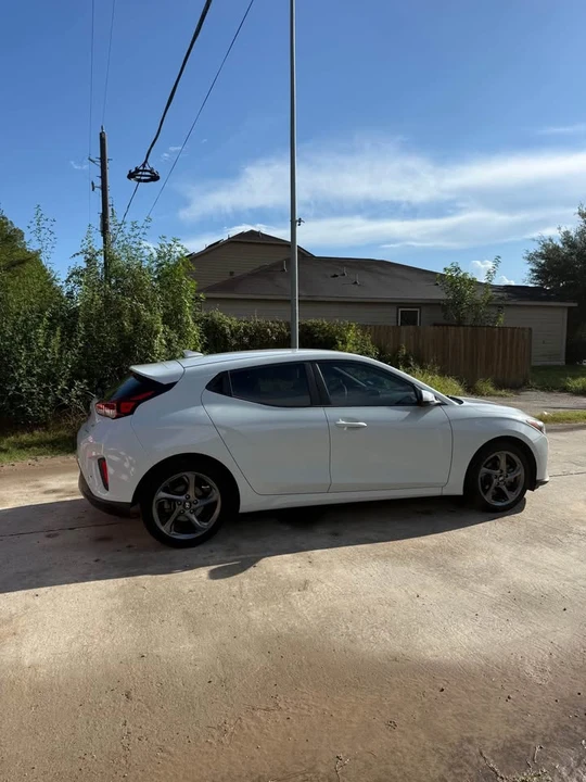 2020 Hyundai Veloster - Image 2 of 15