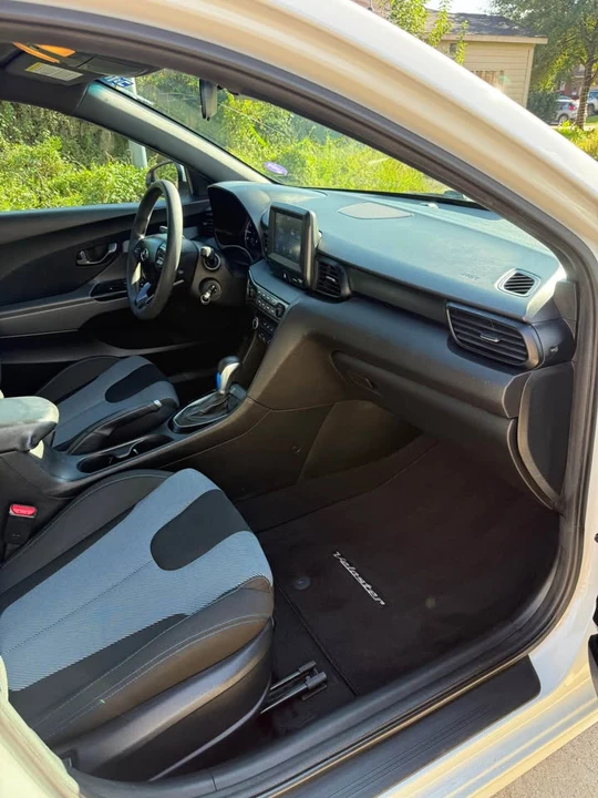 2020 Hyundai Veloster - Image 11 of 15
