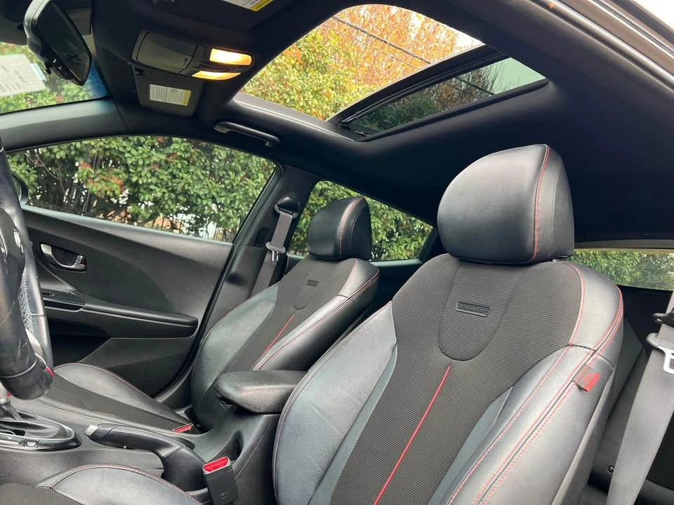 2020 Hyundai Veloster - Image 18 of 19