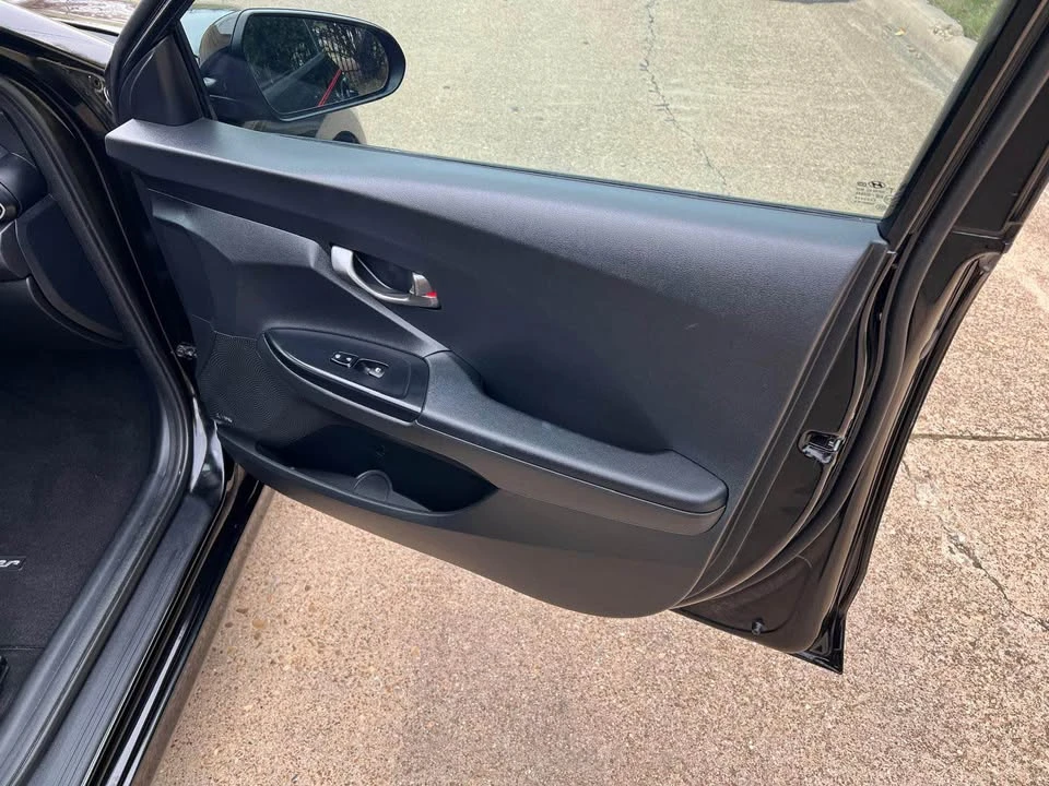 2020 Hyundai Veloster - Image 8 of 19