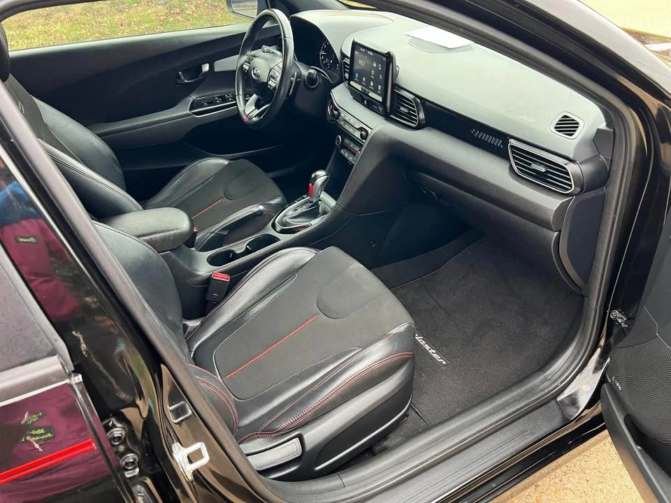 2020 Hyundai Veloster - Image 9 of 19