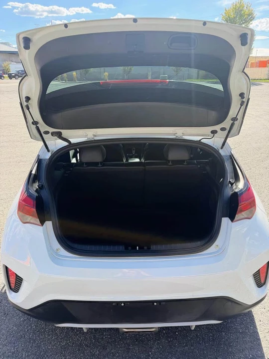 2020 Hyundai Veloster - Image 13 of 20