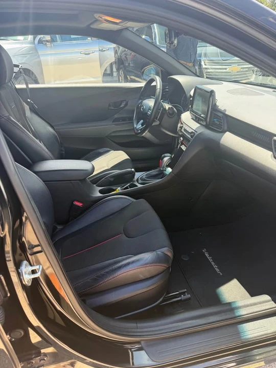 2020 Hyundai Veloster - Image 5 of 9