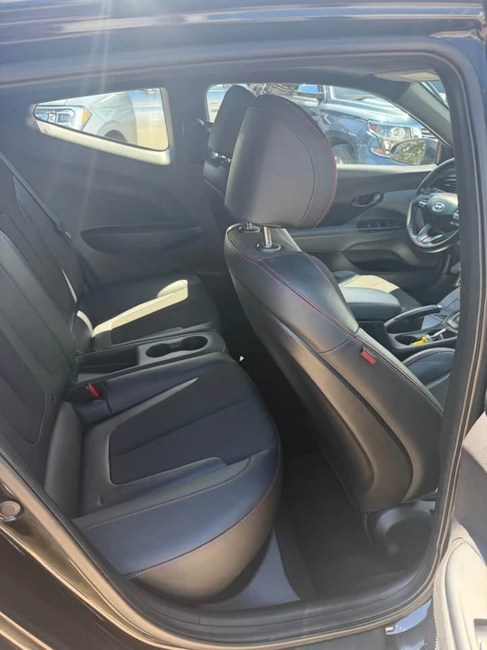 2020 Hyundai Veloster - Image 4 of 9