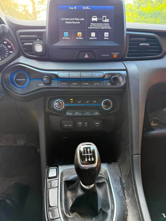 2020 Hyundai Veloster - Image 7 of 18