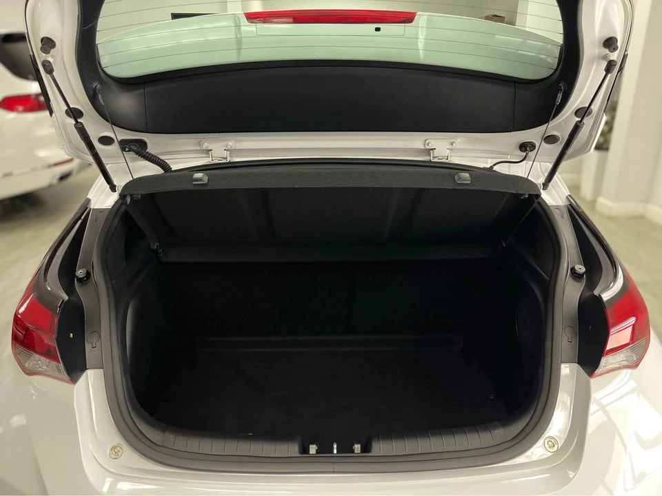 2020 Hyundai Veloster - Image 12 of 18