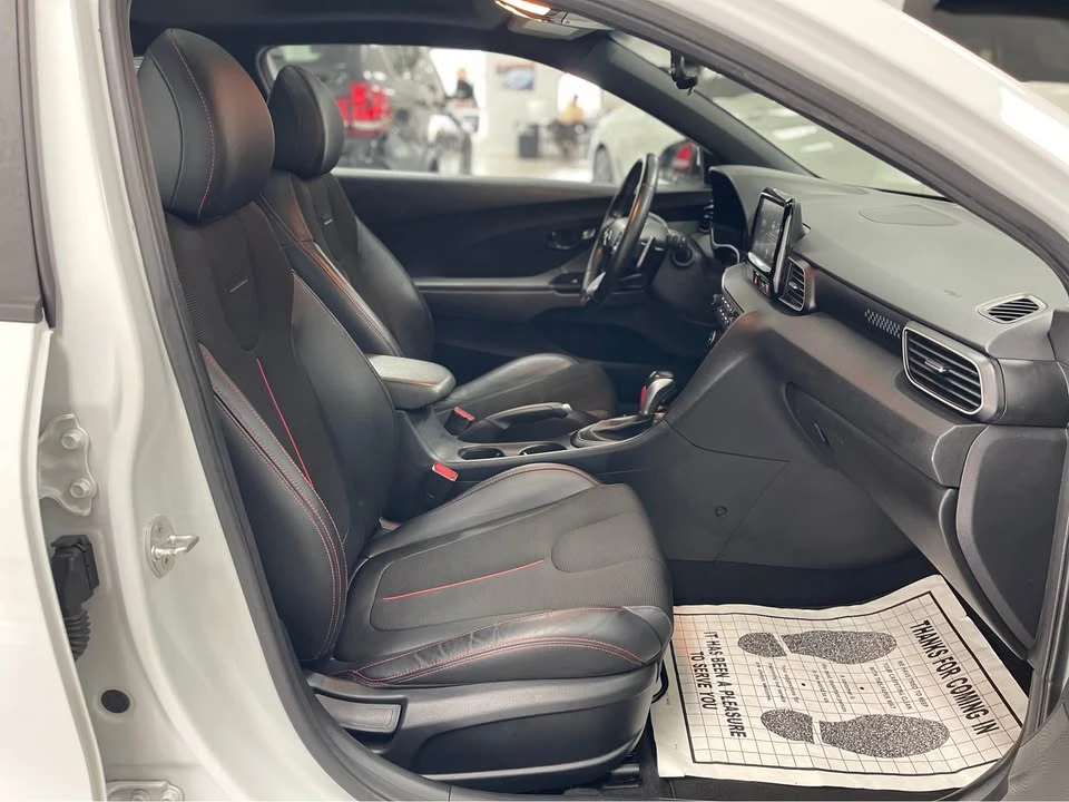 2020 Hyundai Veloster - Image 17 of 18