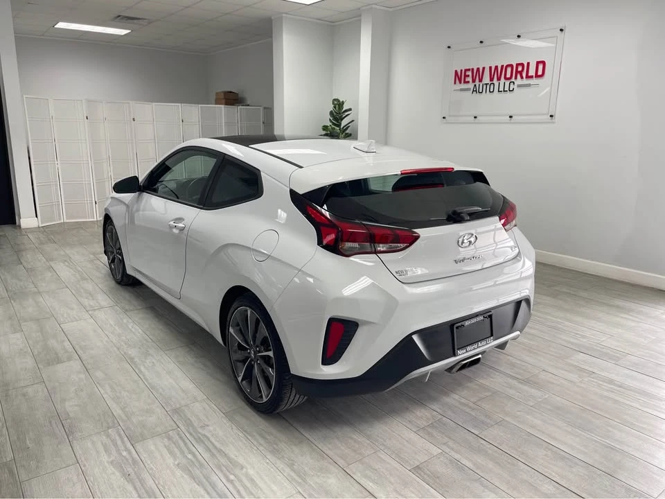 2020 Hyundai Veloster - Image 2 of 18