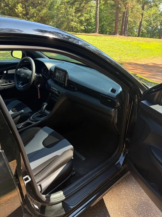 2020 Hyundai Veloster - Image 7 of 11