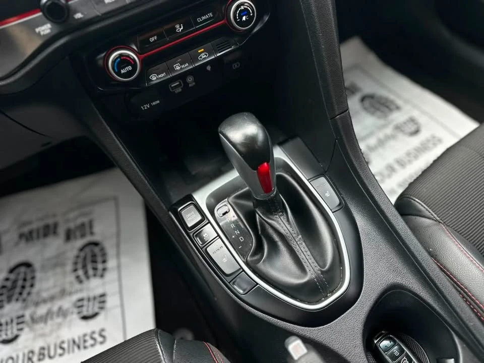 2020 Hyundai Veloster - Image 12 of 18