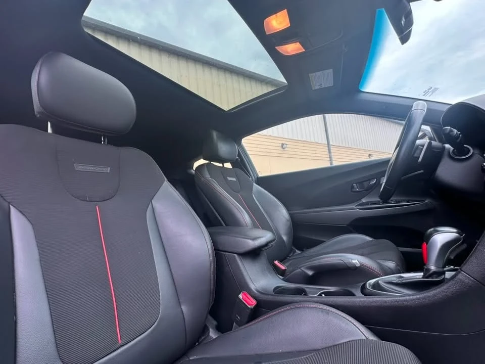 2020 Hyundai Veloster - Image 13 of 18