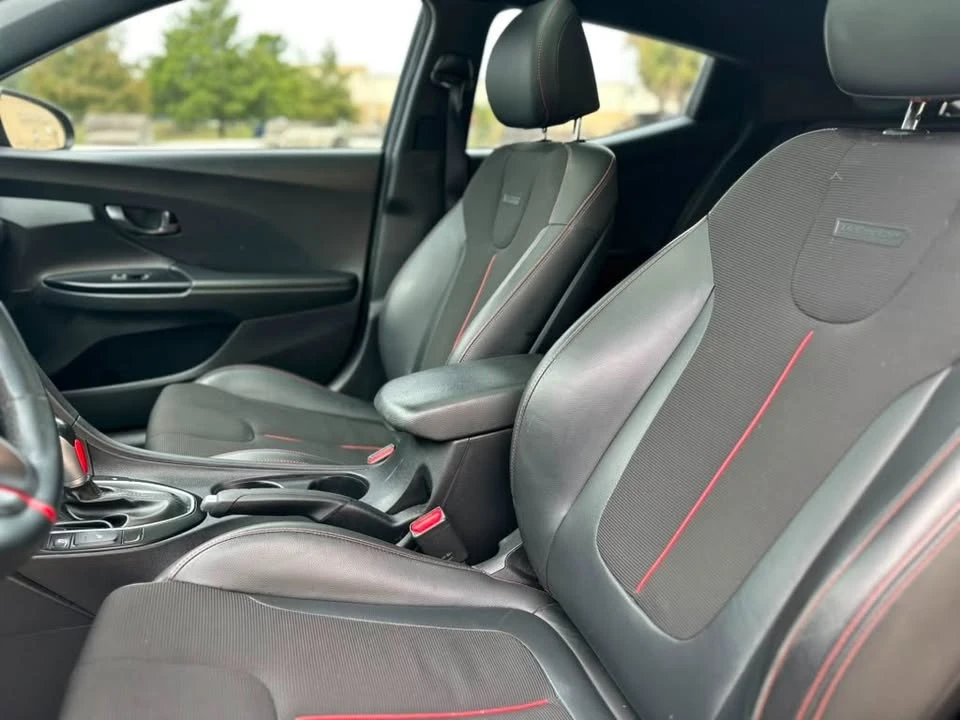 2020 Hyundai Veloster - Image 14 of 18