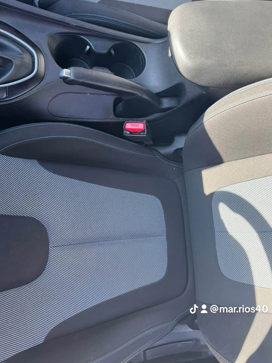 2020 Hyundai Veloster - Image 8 of 9