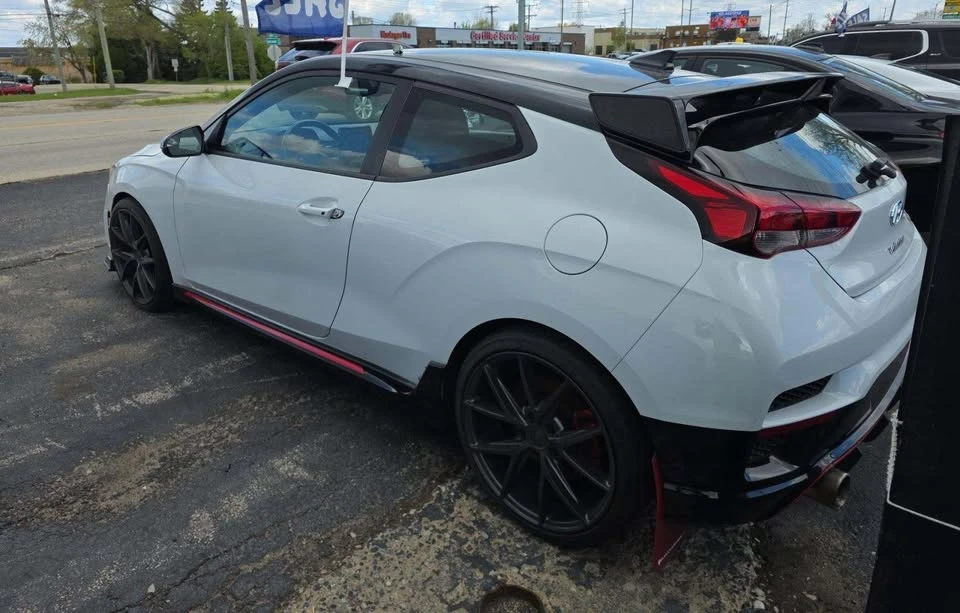 2020 Hyundai Veloster - Image 10 of 11