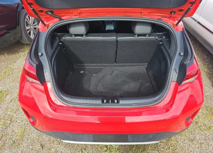 2020 Hyundai Veloster - Image 10 of 12