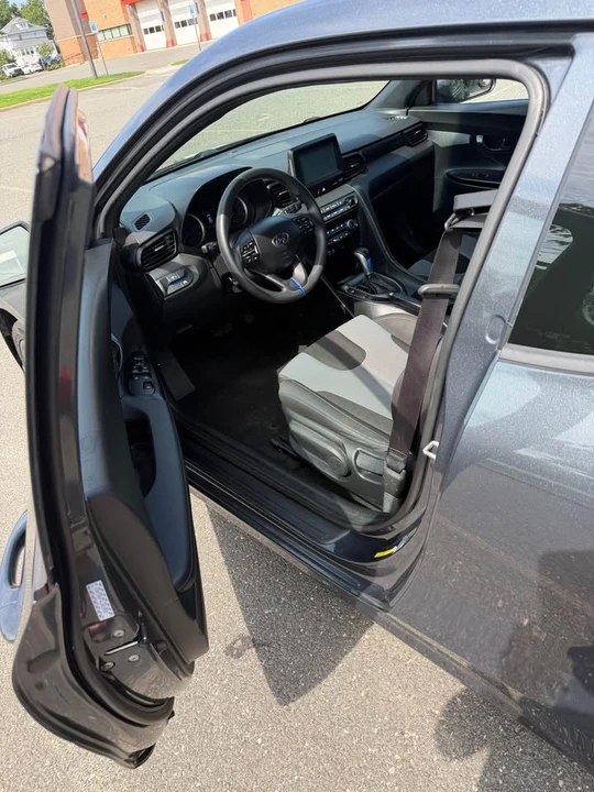 2020 Hyundai Veloster - Image 7 of 18