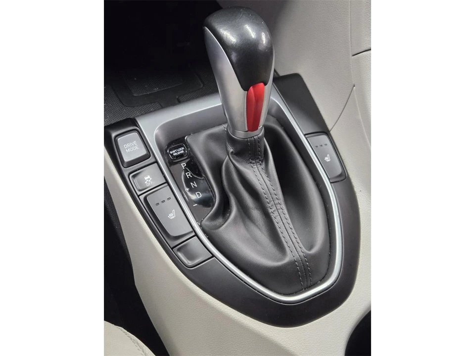 2020 Hyundai Veloster - Image 18 of 21