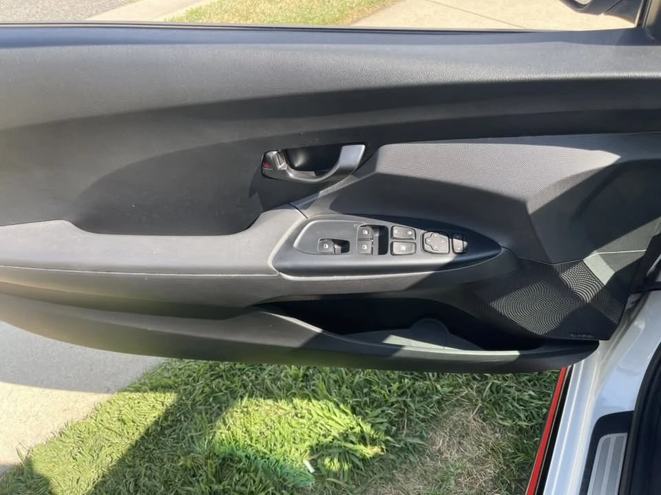 2020 Hyundai Veloster N - Image 12 of 19