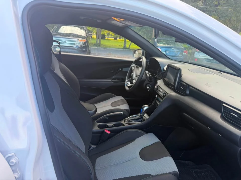 2020 Hyundai Veloster - Image 5 of 9