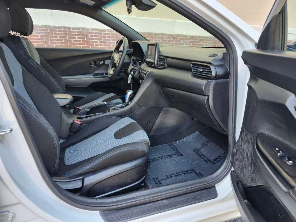 2020 Hyundai Veloster - Image 4 of 17